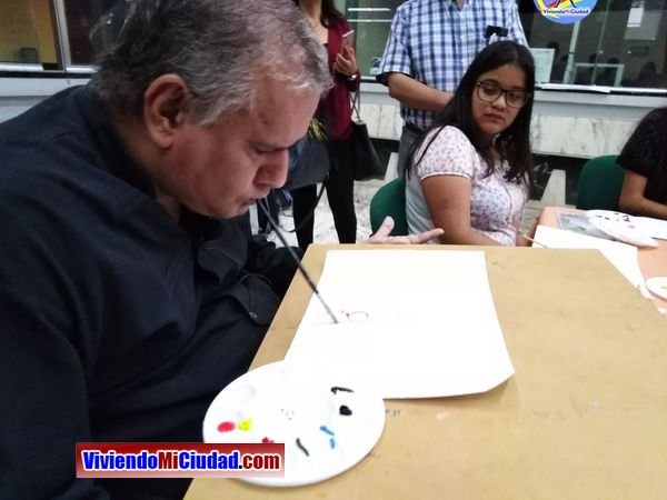 Joel Ramos en el Dia Munidal Pintor Boca y Pie